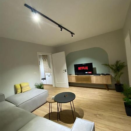 Lucas Downtown Appartement Tirana Buitenkant foto