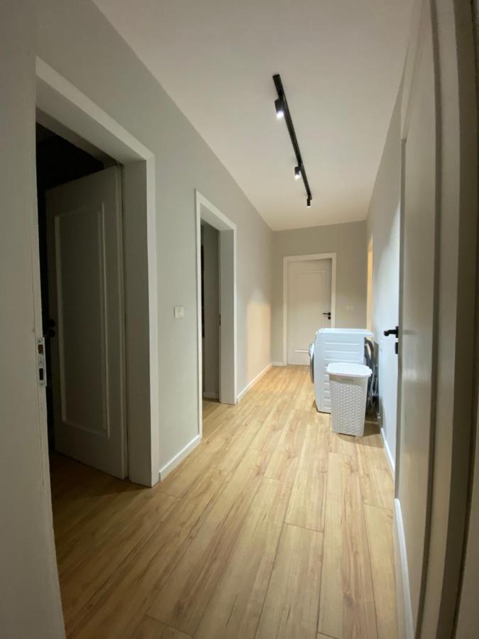 Lucas Downtown Appartement Tirana Buitenkant foto